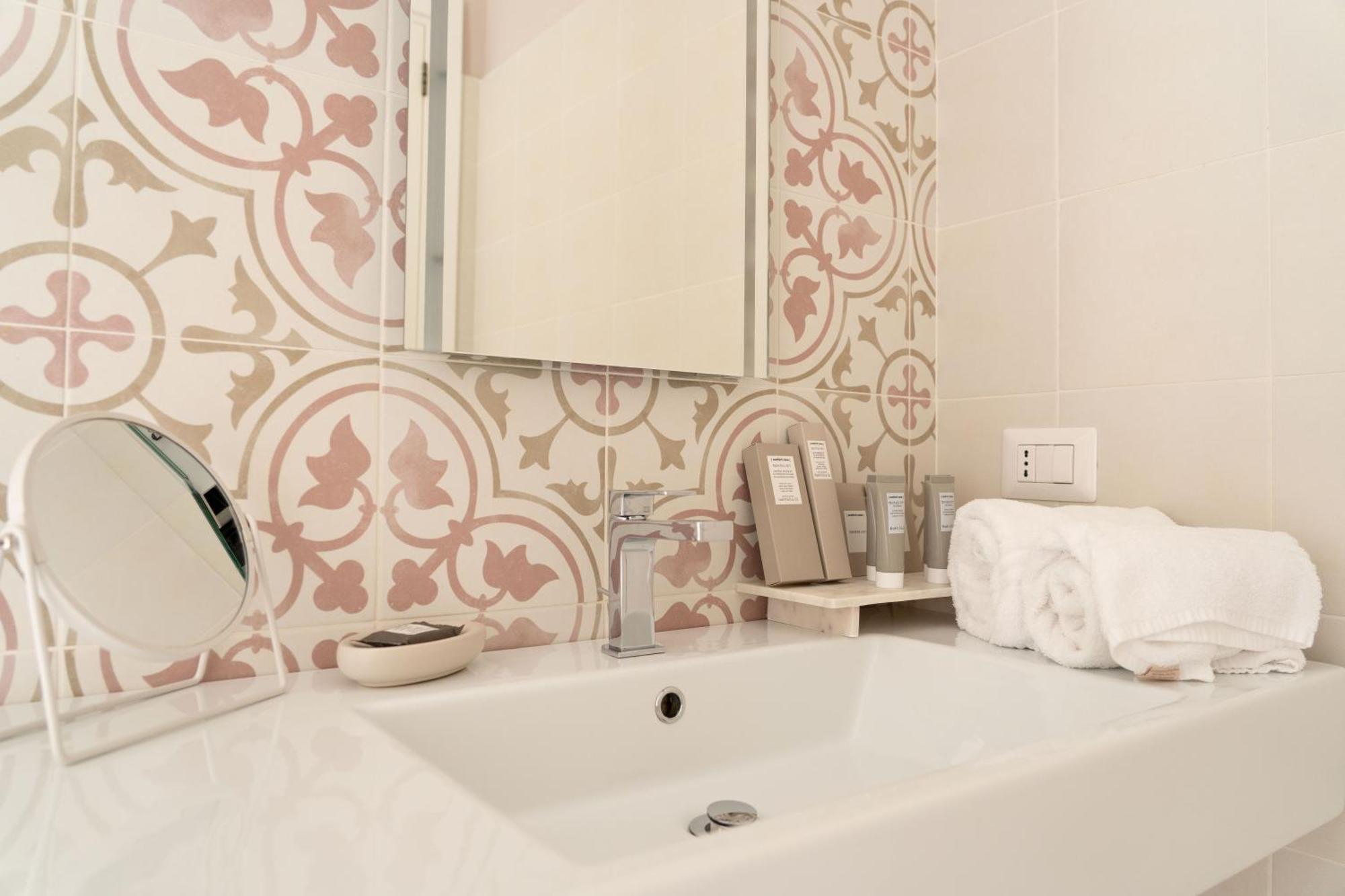 Le tre rondini Hotell Barletta Eksteriør bilde