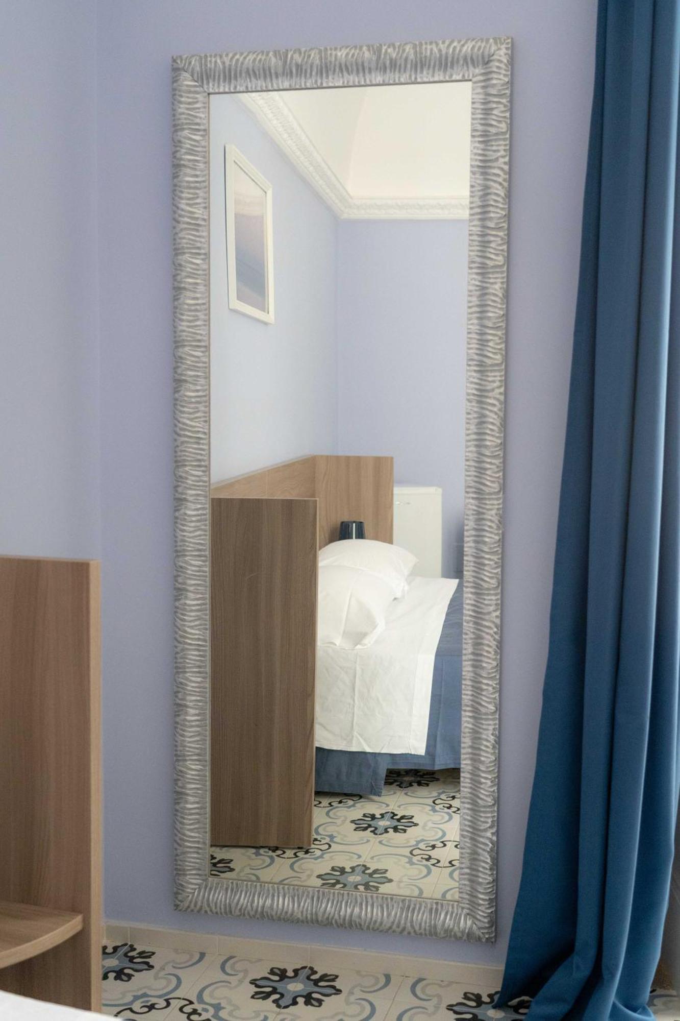 Le tre rondini Hotell Barletta Eksteriør bilde